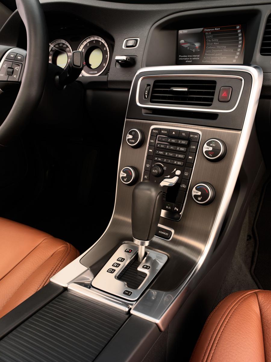  Volvo S60 2010 года  (фото 32 из 226)